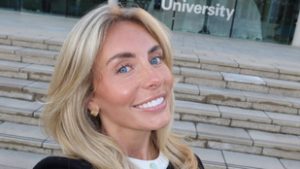 Feldühödött anya rángatta ki a sorból az ingyen szexre ácsingózó 19 éves fiát