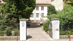 Bombafenyegetést kapott több magyar iskola, Orbán Viktor forródróton van a belügyminiszterrel