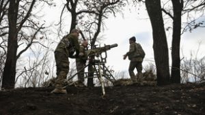 Donald Trump Vlagyimir Putyinnak: Egyezzünk meg most, és állítsuk meg ezt a nevetséges háborút - Oroszország háborúja Ukrajnában – az Index pénteki hírösszefoglalója