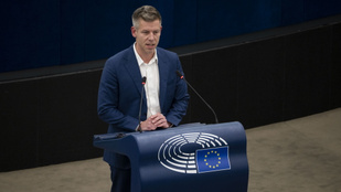 Egyelőre nincs döntés az Európai Parlamentben Magyar Péter mentelmi jogáról
