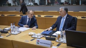 Donald Tusk: Orbán Viktor Putyin csapatában játszik, ha blokkolja a szankciókat