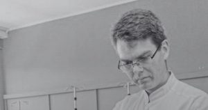 Negyvennyolc évesen meghalt egy ismert onkológus szakorvos, Holló Gergely