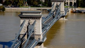 Filmforgatás miatt lezárják a Lánchidat és a Gellért fürdőt is