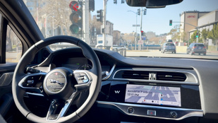 Embereket megszégyenítő módon manőverezik a világ legfejlettebb önvezető taxija