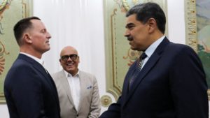 Tabut döntött a Trump-adminisztráció: szóba álltak Venezuelával, és így hazatérhetett hat bebörtönzött amerikai