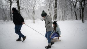 Fehérbe borult Magyarország egy része, sok településen sűrű pelyhekben havazik