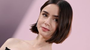 Gyűlölködő üzeneteket kapott Lily Collinst, amiért béranya szülte meg kislányát