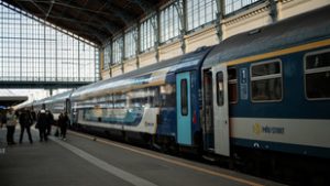 Szabad Európa: Még műkörmös is adott be pályázatot a pályaudvarok felújítására