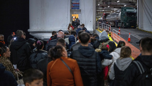 Menekülnek a magyarok egyik kedvenc üdülőhelyéről, napok óta reng a föld