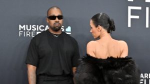 Elképesztő összeget bukott Kanye West, amiért meztelenre vetkőzött a felesége a vörös szőnyegen