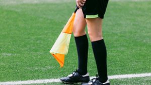 Fél pénzért vizsga nélküli játékvezetőket toboroznak a magyar futballpályákra