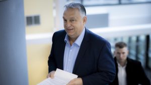Orbán Viktor Madridba utazik