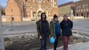 Rejtélyes sírokat keresnek a szegedi Dóm téren