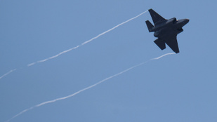 Kitálalt egy volt brit diplomata, politikailag manipulálják Nagy-Britannia fegyverexport-ellenőrzési rendszerét