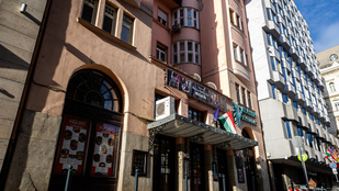 A teljes összeomlás, vagy a békés kiegyezés vár a színházi életre?