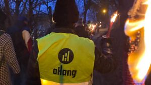 Fáklyákkal tüntetett az aHang budapesti csoportja a Szabadság-szobornál csütörtök este