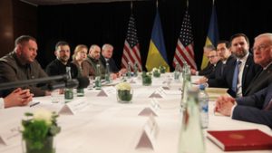 Zelenszkij Vance alelnökkel tárgyalt, közös amerikai-ukrán béketervet és biztonsági garanciákat kér
