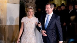 Apját megfosztották a tróntól, most dollármilliárdos családba nősült be