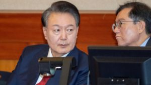 Meghallgatták a bíróságon a lázadással vádolt volt dél-koreai elnököt