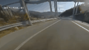 Videóra vették, ahogy összeomlott egy híd Dél-Koreában