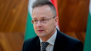 Szijjártó Péter: Az európai politikusok háziversenyt rendeztek arról, hogy ki tud bunkóbb módon nyilatkozni Trumpról