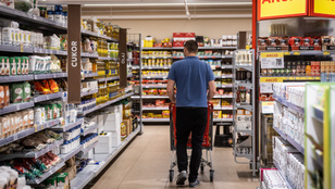 Az államtitkár szerint közel 900 élelmiszer ára csökkent az árrésstop bevezetése óta