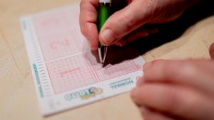 Továbbra sincs telitalálat az ötös lottón, de 14-en így is milliomosok lettek