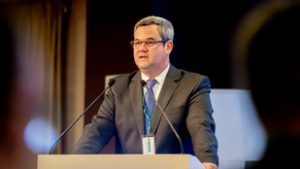 Egészségügyi államtitkár: A Magyar Orvosi Kamara beállt az ellenzéknek kampányolni