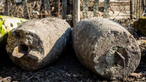 Világvilágháborús bombákkal rögzítettek kerítésoszlopokat Heves vármegyében