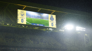 A víz az úr: a heves esőzés miatt elhalasztották a mérkőzést