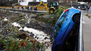 Pusztító áradások sújtják Gran Canariát és Tenerifét, sokan egy bevásárlóközpontban rekedtek