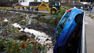 Pusztító áradások sújtják Gran Canariát és Tenerifét, sokan egy bevásárlóközpontban rekedtek