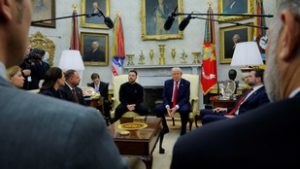 Volodimir Zelenszkij fejet hajtott Donald Trump előtt