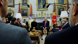 Volodimir Zelenszkij fejet hajtott Donald Trump előtt