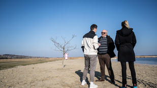 „Legalább nem akkumulátorgyár lesz a parton” – Gyurcsány Ferenc után most a Fidesz építené be a sukorói partot