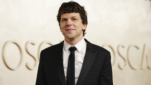 Jesse Eisenberg lengyel állampolgárságot kapott a Rokonszenvedés című filmje miatt