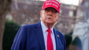 Újabb csapás Kijevre: Donald Trump a katonai segély után a hírszerzési együttműködést is felfüggeszti