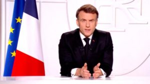 Emmanuel Macron: Európában nem garantálható a béke, az orosz fenyegetés itt van