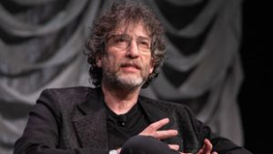 WhatsApp-üzenetekkel védekezik a sztáríró, akit a szexuális zaklatással vádolnak