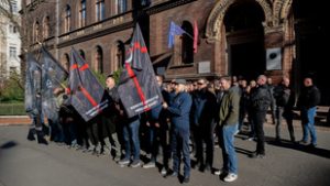 A Betyársereg várta az antifa támadások nem bináris vádlottját a bíróság előtt