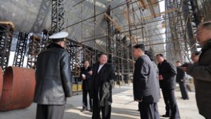 Megérkezett Kim Dzsongun válasza a nyugati fenyegetésre, nukleáris meghajtású tengeralattjárót építenek