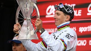 Ismét Pogacar nyerte meg a legendás kerékpáros viadalt, Valter Attila a 22. lett