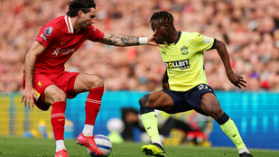 Arne Slot elmagyarázta, miért cserélte le a szünetben Szoboszlai Dominikot