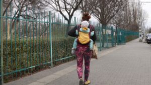 Aranyeső a családoknak: teljes szja-mentességet vezet be a kormány a 30 év alatti anyáknak