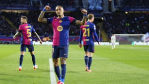 Lamine Yamal és Raphinha parádézott, a Barcelona jutott elsőként nyolc közé a BL-ben