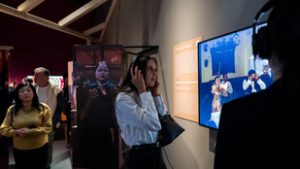 A nőt és a férfit egy óceán választotta el, érzéseiknek mégsem tudtak gátat szabni