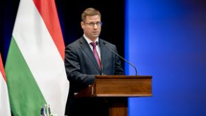 Gulyás Gergely: Mi nem háborút szeretnénk a kereskedőkkel - Gulyás Gergely és Vitályos Eszter tájékoztatója az Indexen