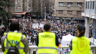 Folytatódtak a tüntetések Belgrádban, egy táskában Molotov-koktélokat is találtak