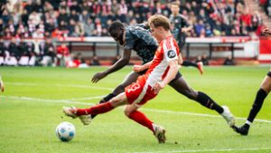 Schäferék elcsentek egy pontot a nagy fölényben futballozó Bayerntől