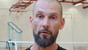 Meccs közben vezették el a rendőrök a magyar sportcsapat vezetőedzőjét